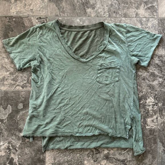 We The Free V Neck Green Free People XS Breast Pocket High Low Lightweight - Picture 2 of 4